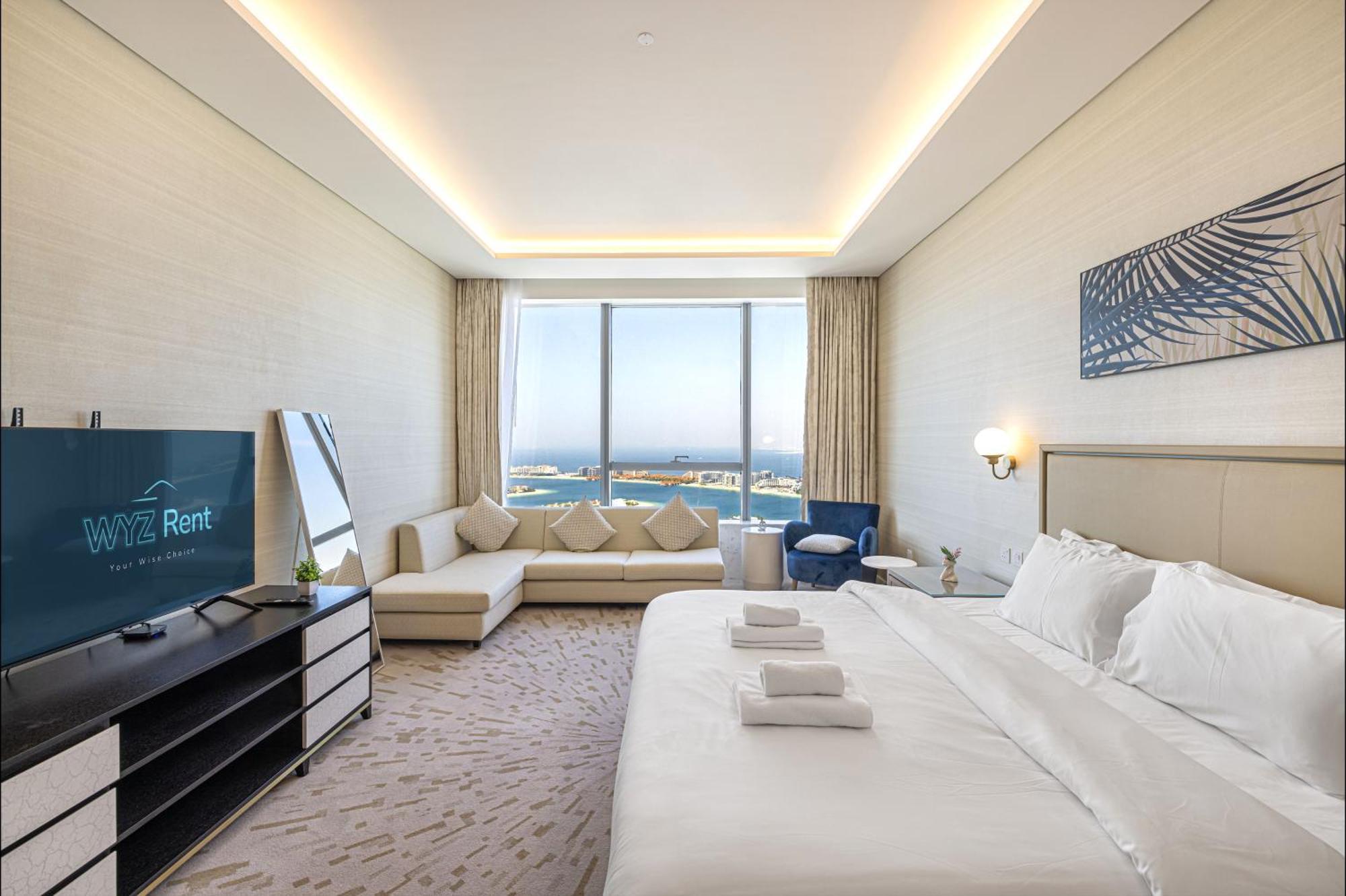Opulent In Palm Tower With Sea View