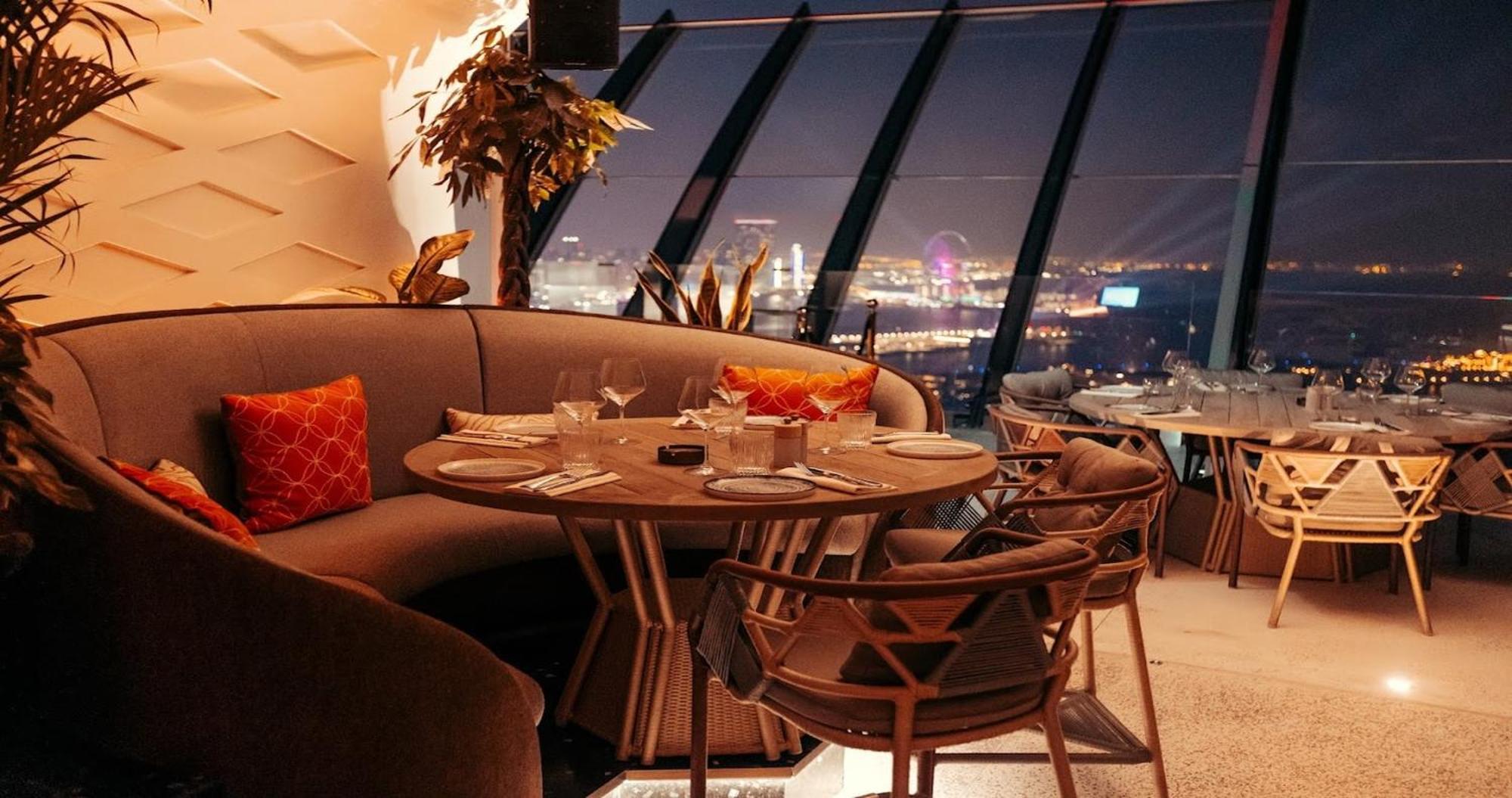 Apartment Opulent In Palm Tower With Sea View