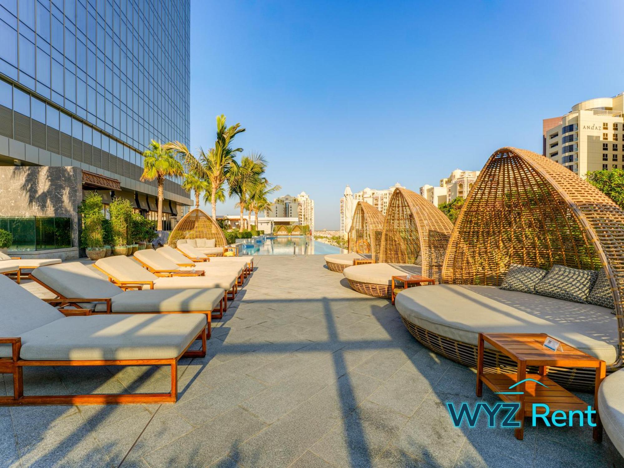 Opulent In Palm Tower With Sea View